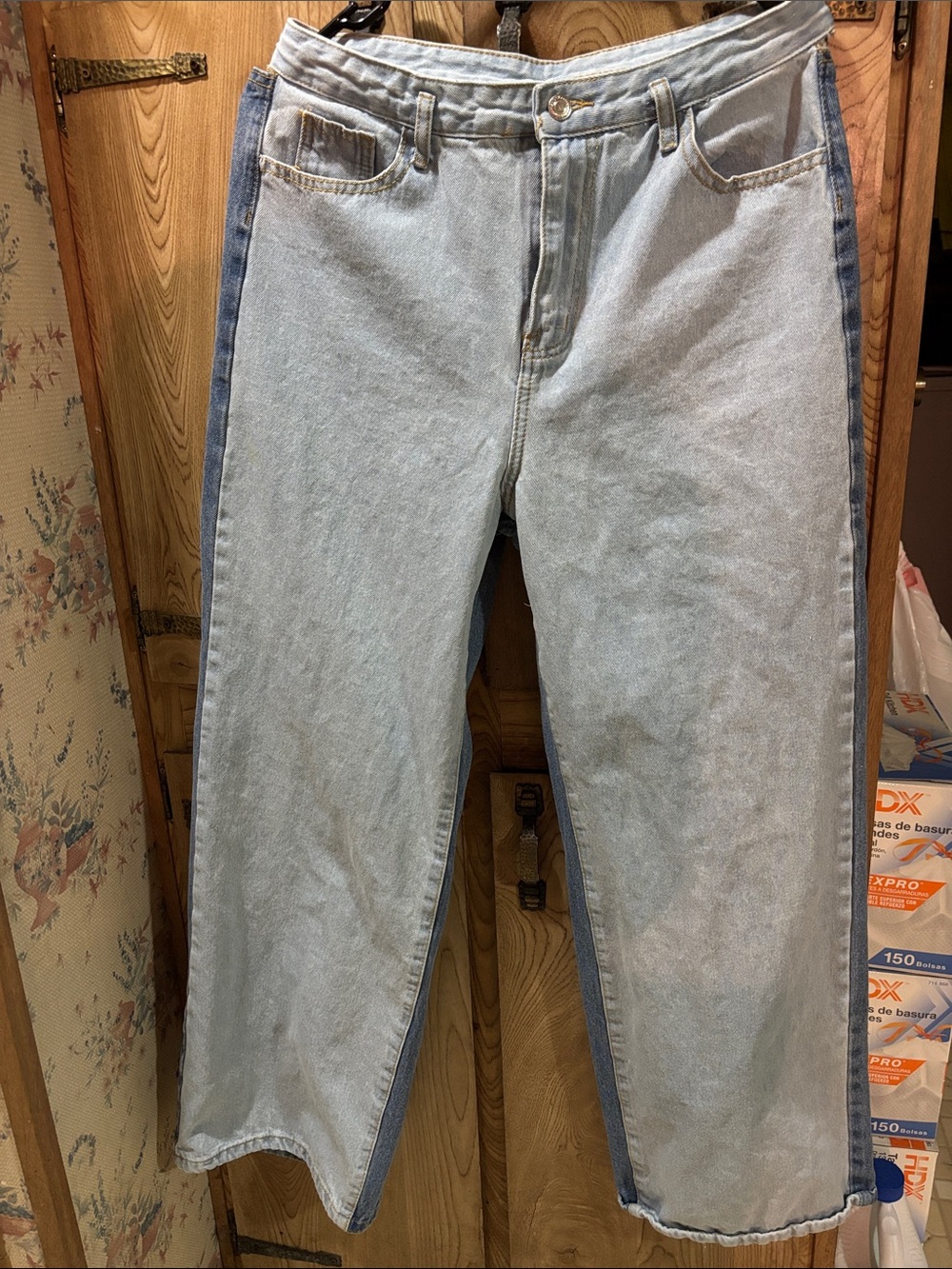 Highwaisted cut out jeans waist band detail, Shein size L Wide Leg